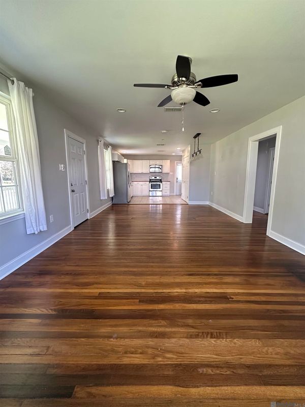 Building Photo - 376 Croydon Ave