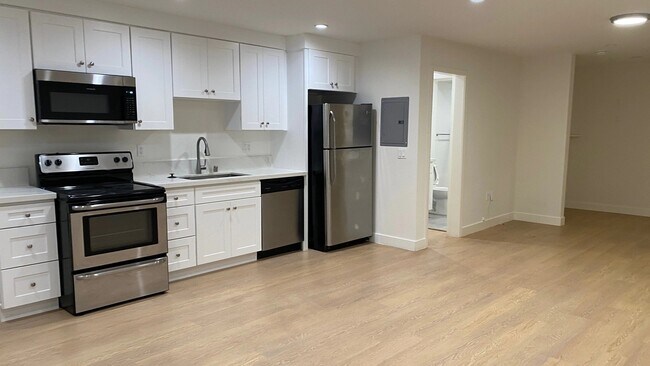 Building Photo - 559 Normandie Ave