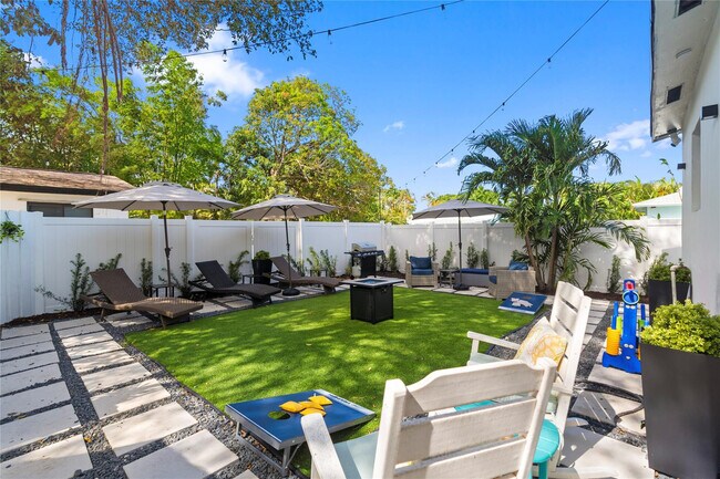 Building Photo - 719 NE 36th St