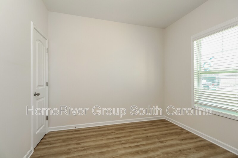 Building Photo - 3085 Litchfield Ave