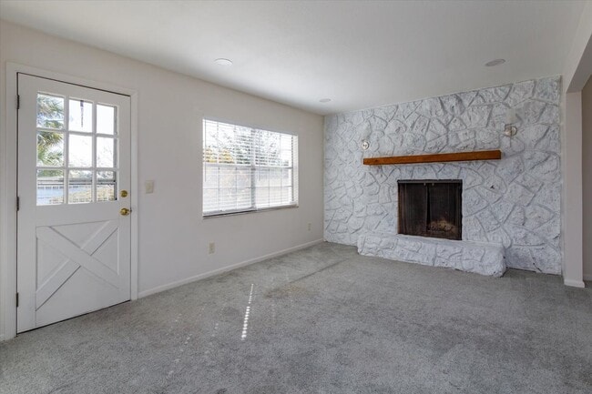 Building Photo - Updated 4-Bedroom Longwood Rental with Pool & Lawn Care Included – Move-In Ready