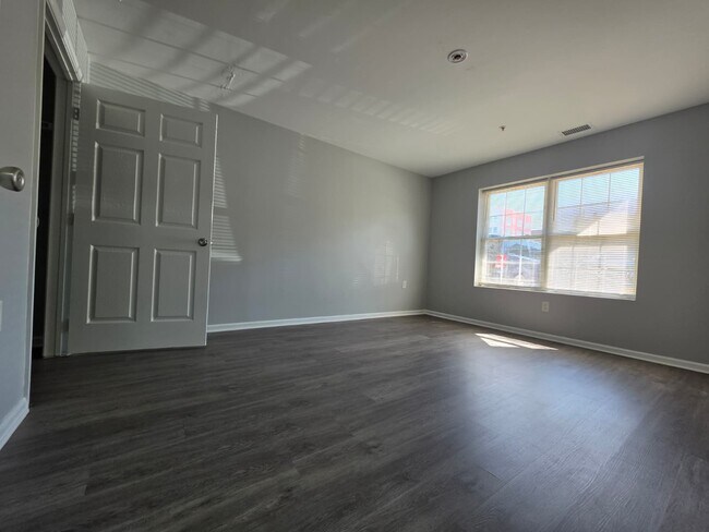 Building Photo - 343 N Tatnall St