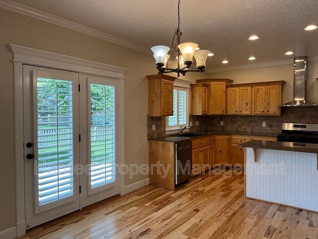 Building Photo - 573 E Halpin Dr