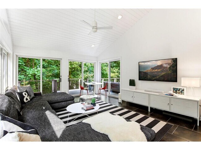 Building Photo - 20650 Bayview Ct