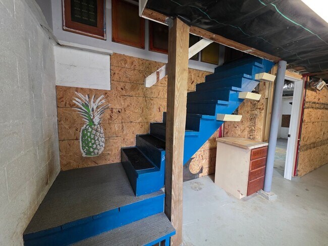 Building Photo - Charming 2BR with Walk-Out Basement, Fenced Yard & Flexible Murphy-Bed Office