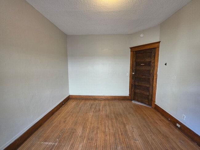 Building Photo - 1414 Golden Valley Rd