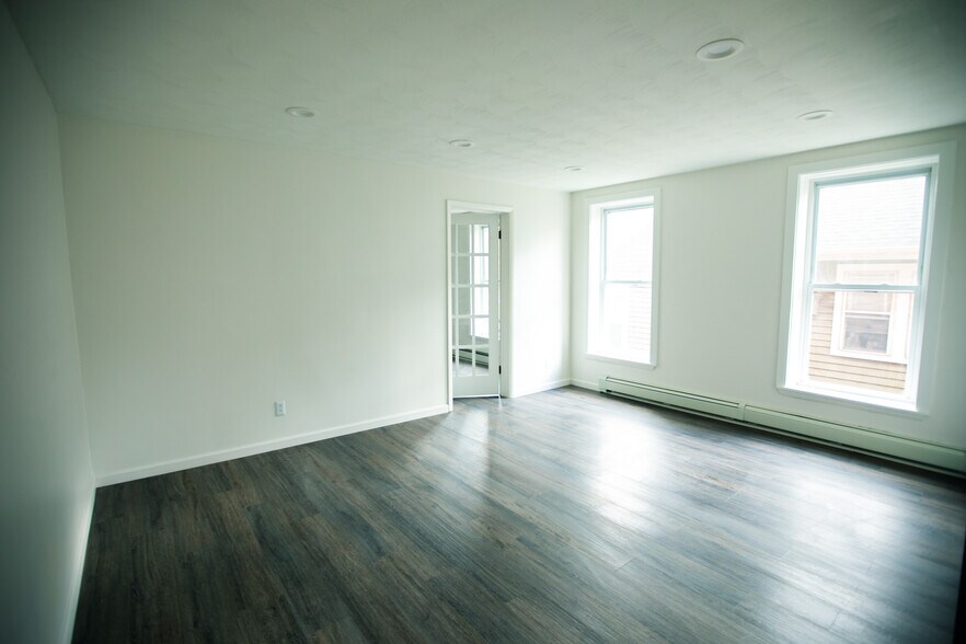 Large livingroom / multi-use area with great natural light with all new flooring and lighting. - 4359 Lake Ave