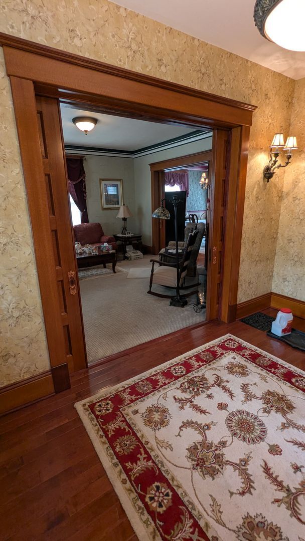 Building Photo - Welcome to this fully furnished 3-bedroom, 1.5-bath home in Massillon