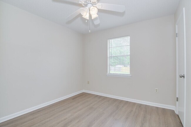 Building Photo - Brick Ranch in Columbia County