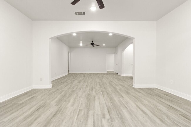 Building Photo - * MOVE IN SUMMER 7/25/2027 * 5 Bed 3 Bath,...
