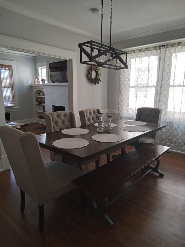 Building Photo - Fully Furnished Home Just Minutes From LU