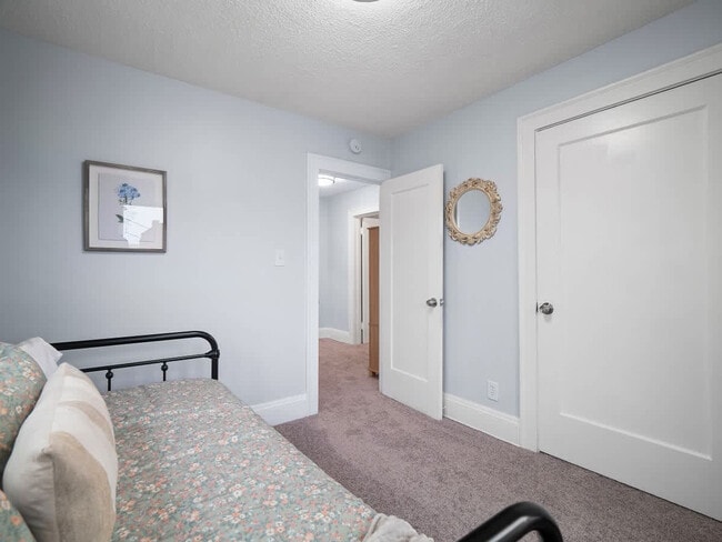 Building Photo - 2010 Chesterland Ave