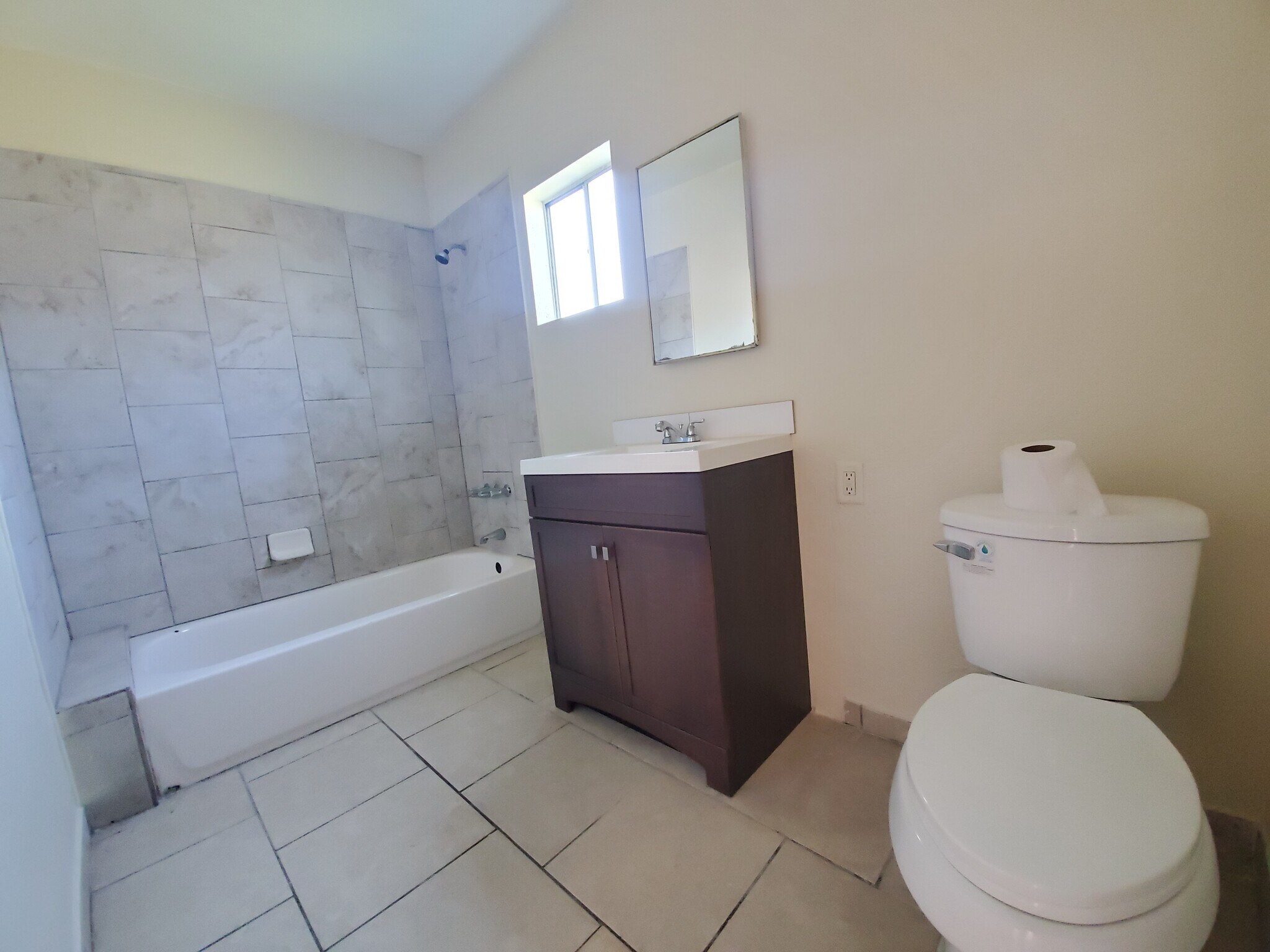 Building Photo - 522 W Florence Ave