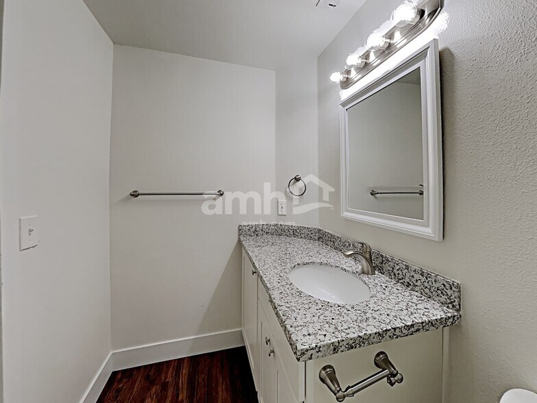 Building Photo - 16986 SW Steele Way