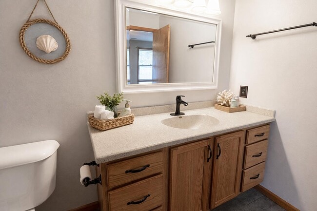 Building Photo - 1302 Look Out Ct