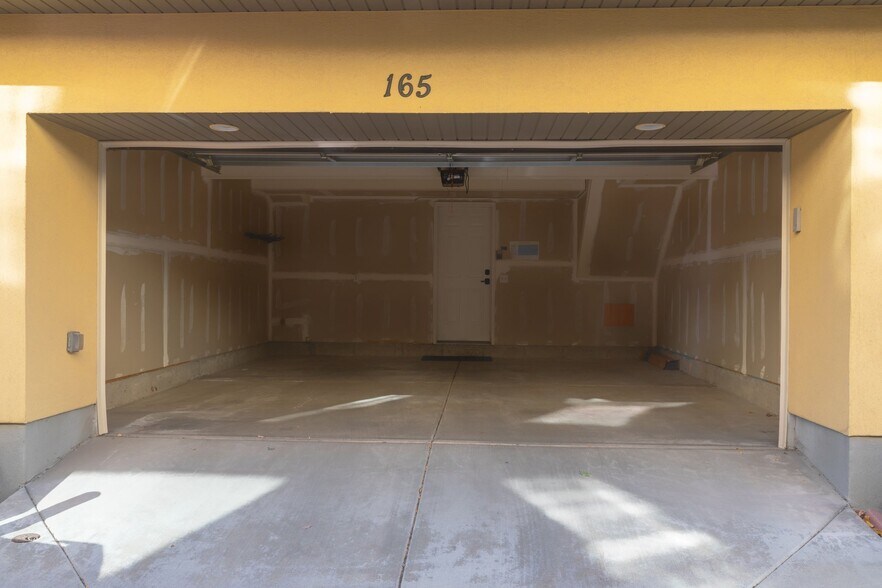 Building Photo - 165 W Lady Bank Way