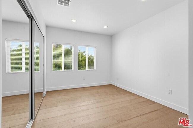 Building Photo - 5452 Harcross Dr