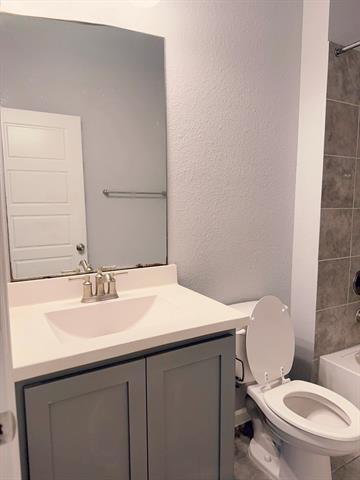 Building Photo - 4716 Bluffview Dr