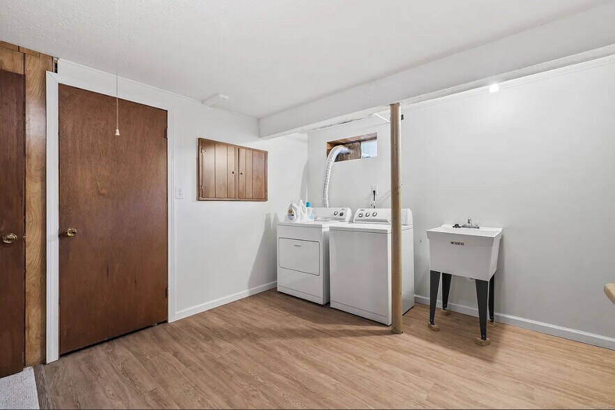 Building Photo - 1293 New Britain Ave