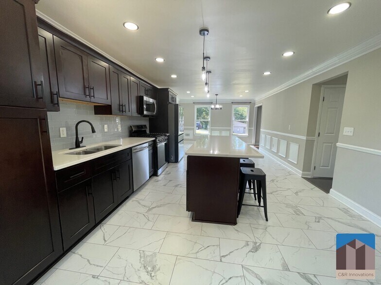 Building Photo - 758 Brownlee Ln
