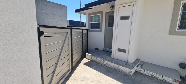 Building Photo - Remodeled 1 Bedroom Unit in Orange