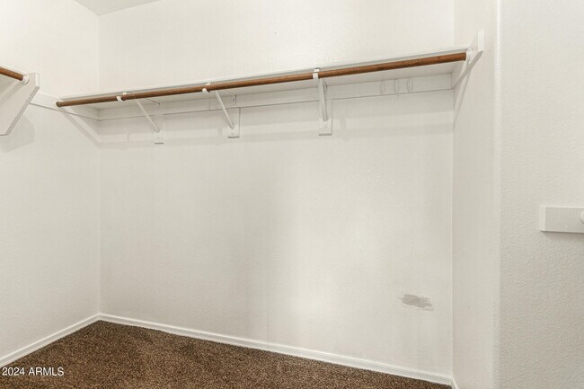 Building Photo - 3223 E Poinsettia Dr