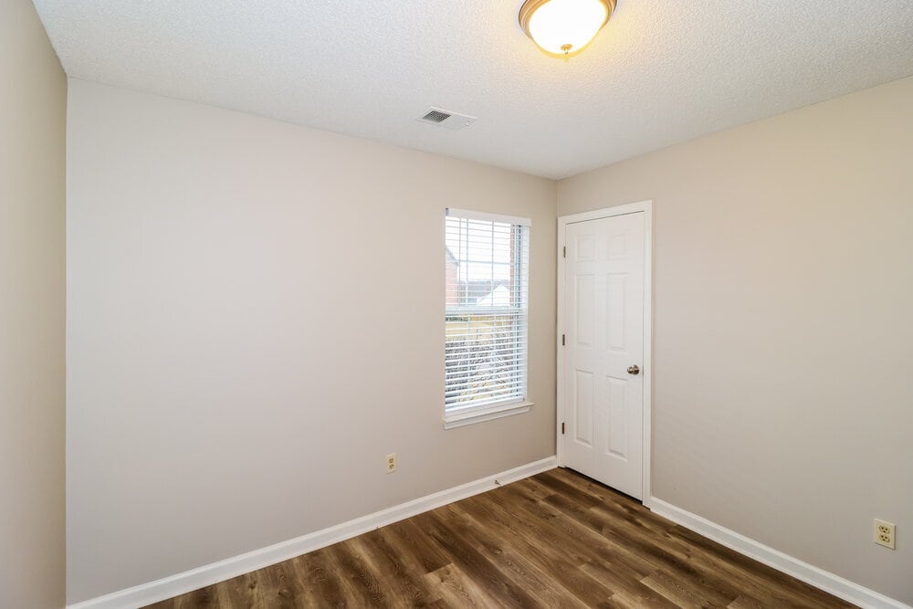 Building Photo - 2204 Stone Stream Dr