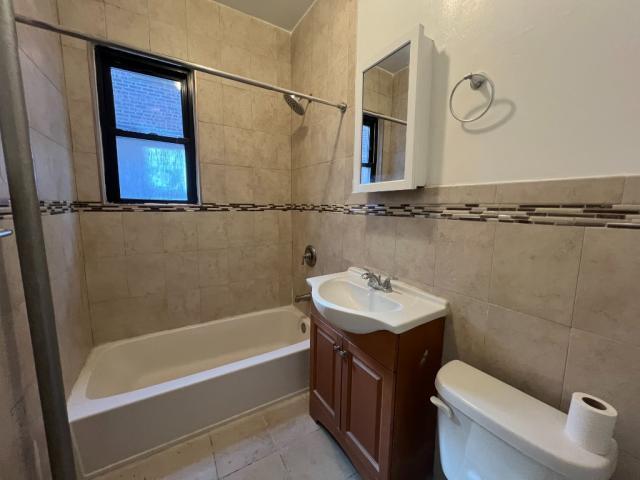 Building Photo - 2 bedroom in SUNNYSIDESunnyside NY 11104