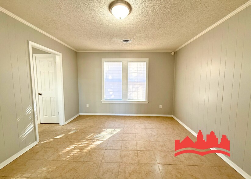 Building Photo - 3883 Drayon Cove