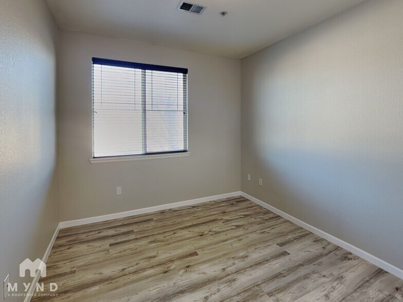 Building Photo - 803 E 98th Ave