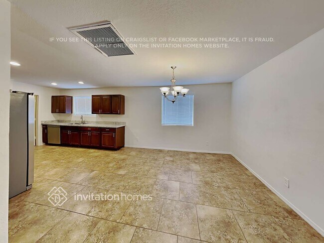 Building Photo - 1122 W Grandview St
