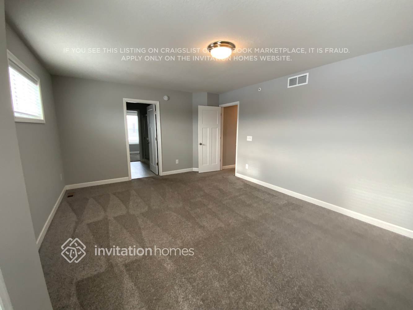 Building Photo - 10900 Everest Pl N