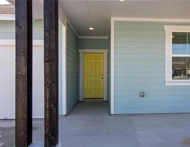 Building Photo - 240 La Escalera Dr