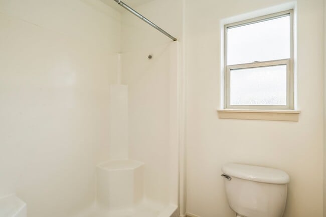 Building Photo - Cozy 3 Bed Home: New Carpet, Fully Fenced Yard & Near Old Mill