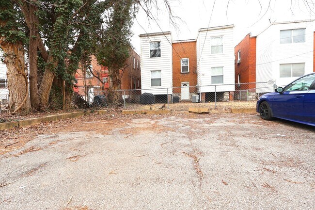 Building Photo - 2204-2206-2206 Portis Ave