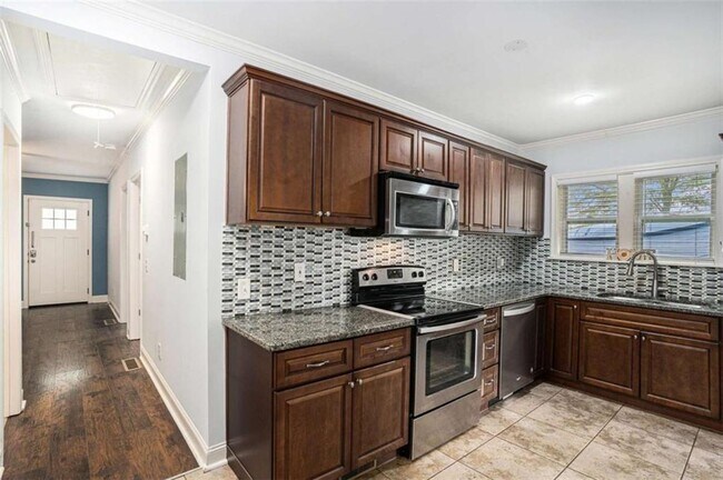 Building Photo - 3378 La Vista Dr