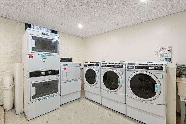 Building Photo - 108 Palisade Ave