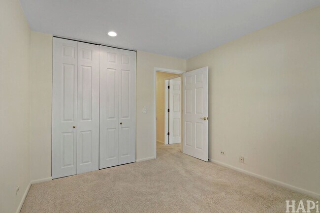 Building Photo - 591 Shorely Dr