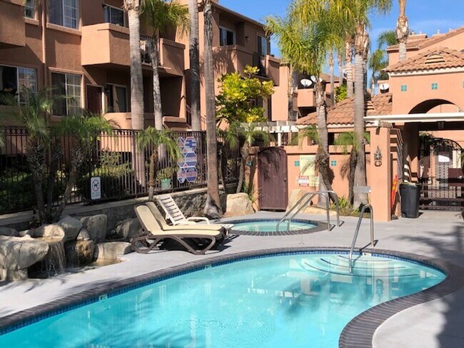 Primary Photo - Beautiful 3 bedroom 2 bath Townhome across...