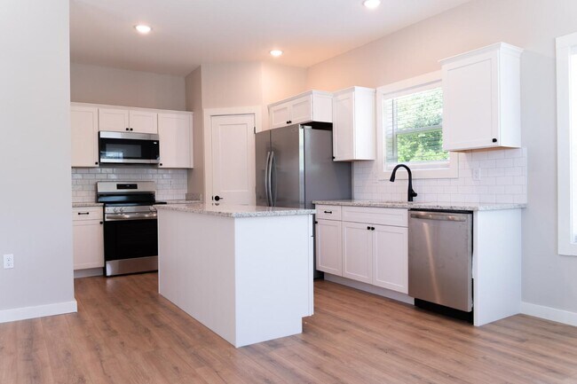 Building Photo - 406 Hideaway Ridge Cir