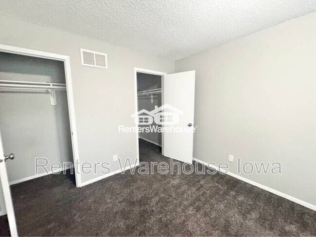 Building Photo - 2112 E Caulder Ave