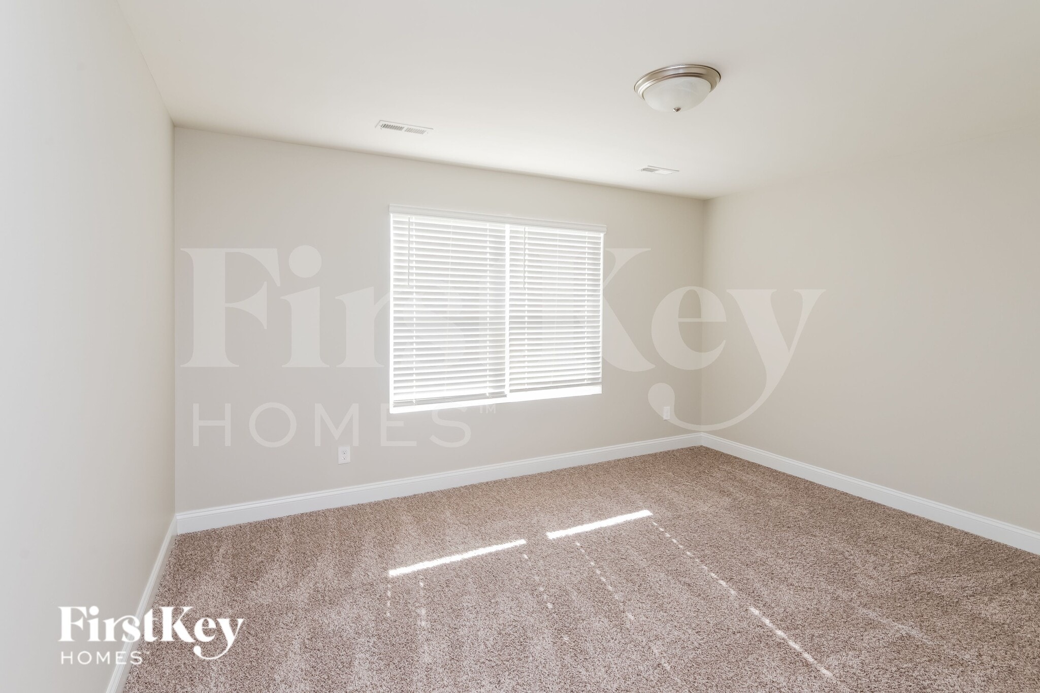 Building Photo - 9131 Marion Oaks Dr