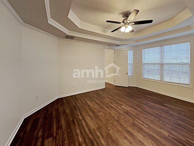 Building Photo - 433 Long Branch Way