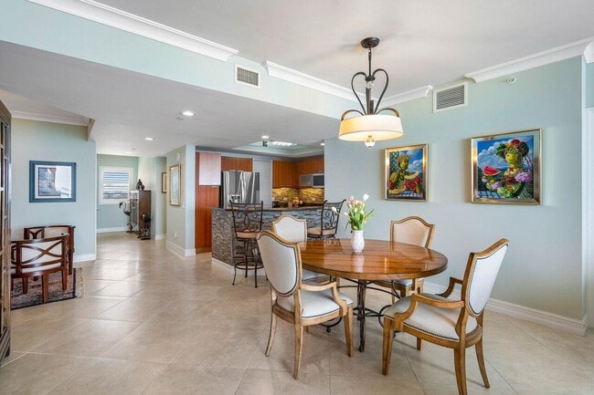 Building Photo - 2650 Lake Shore Dr