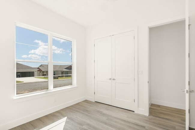 Building Photo - Oaks Of Windcrest