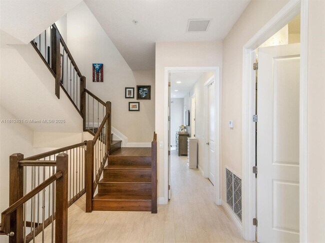 Building Photo - 12417 NW 17th Manor