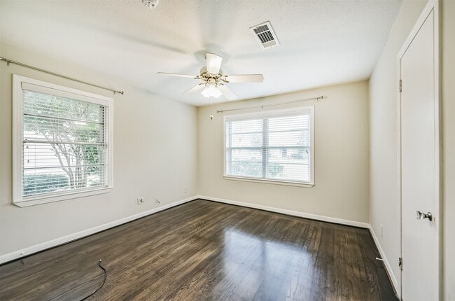 Building Photo - 4924 Palmetto St