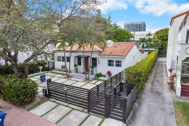 Building Photo - 1544 Michigan Ave