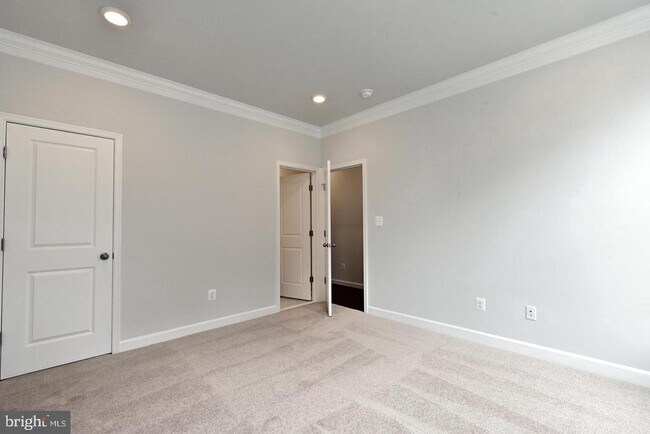 Building Photo - 4404 Fair Lakes Ct