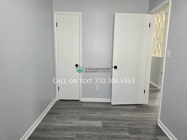 Building Photo - 2555 Edwin Ave